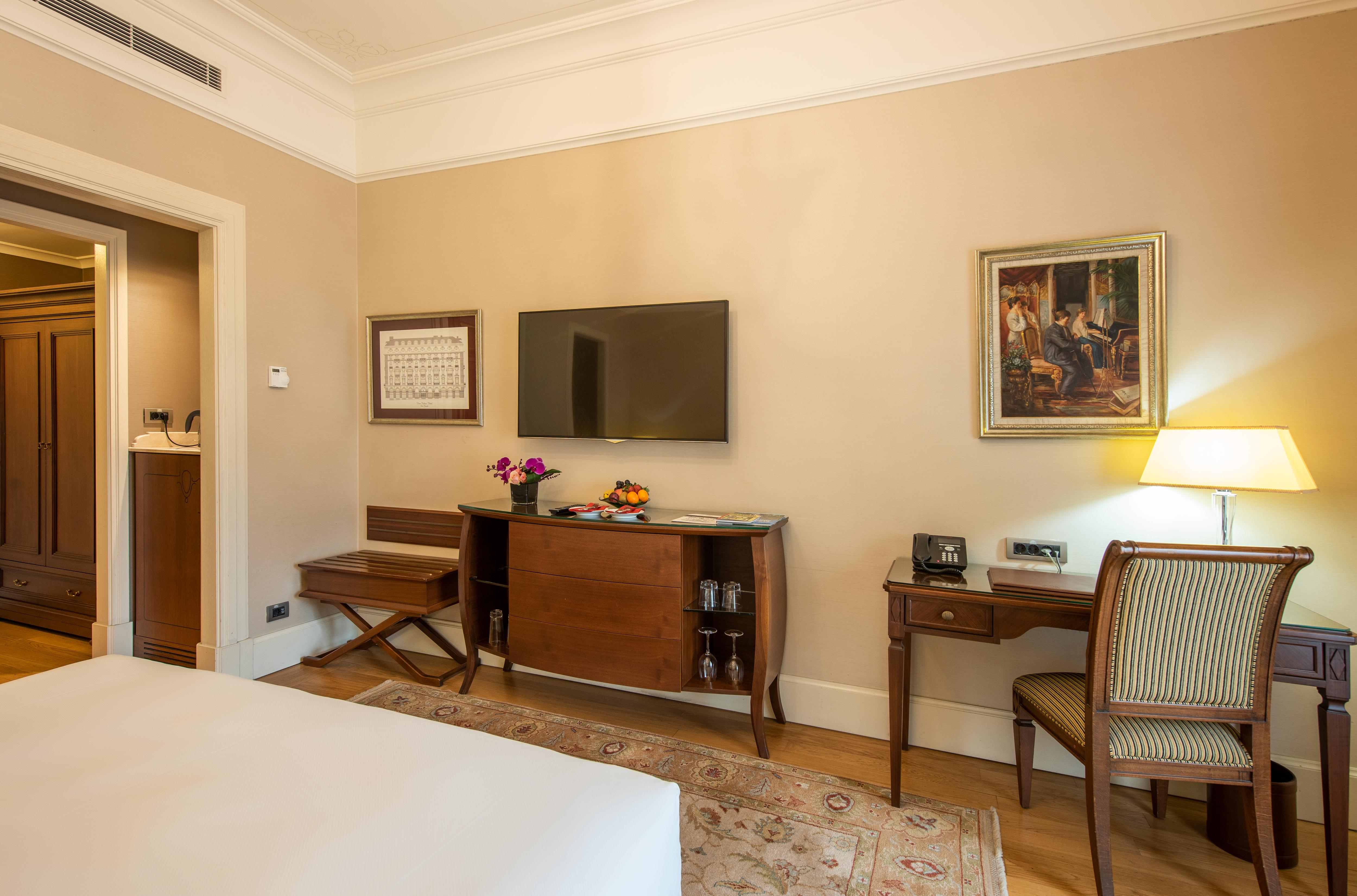 Pera Palace Hotel Istanbul Exterior foto A room at the hotel