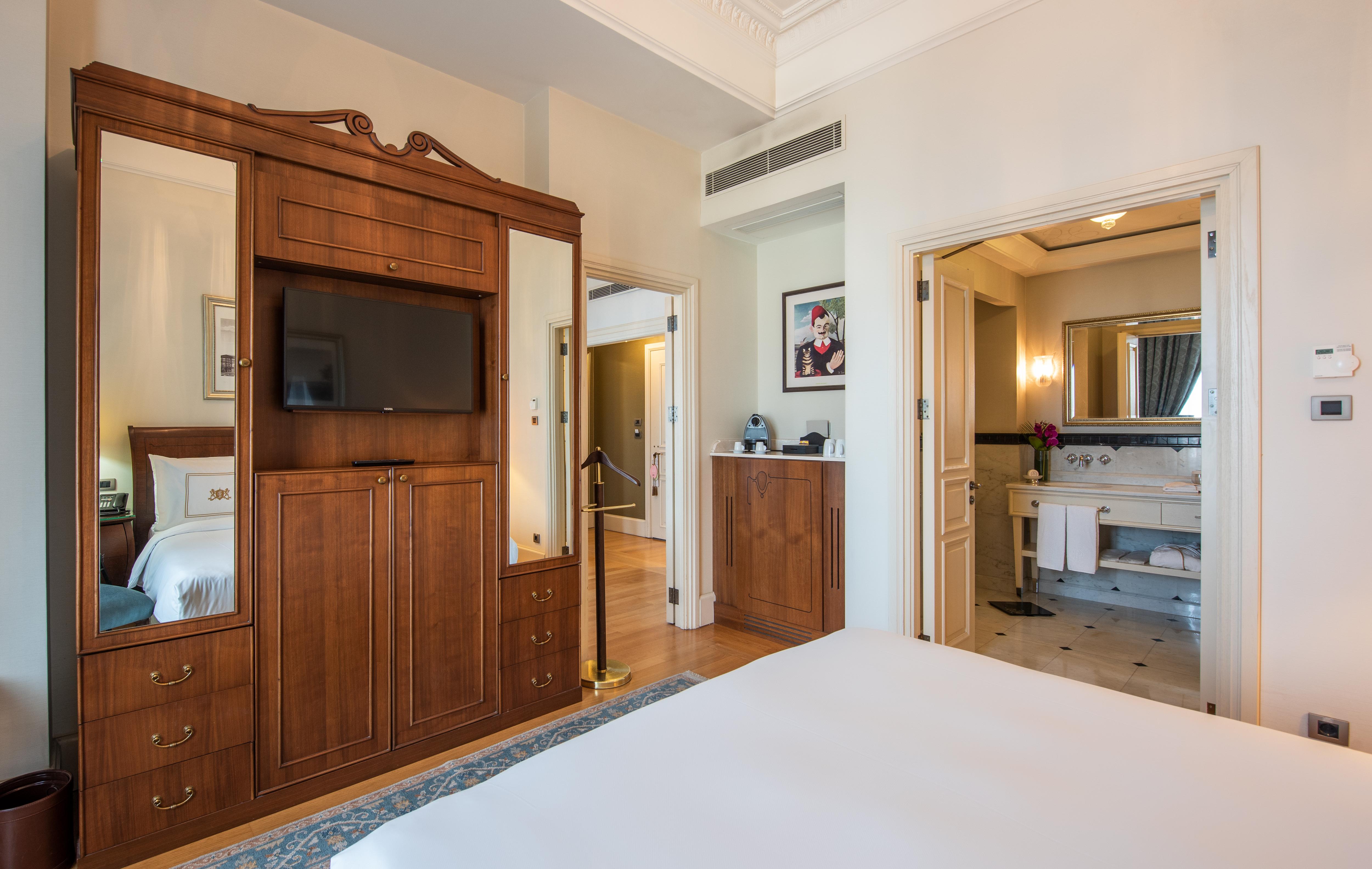 Pera Palace Hotel Istanbul Exterior foto A room at the hotel