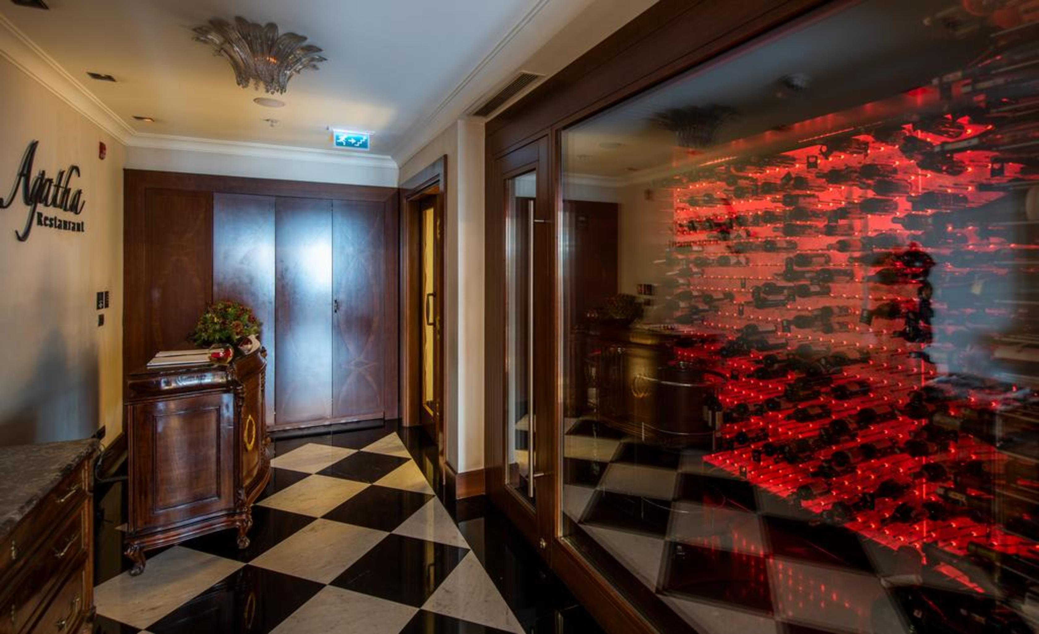 Pera Palace Hotel Istanbul Exterior foto The lobby of the hotel