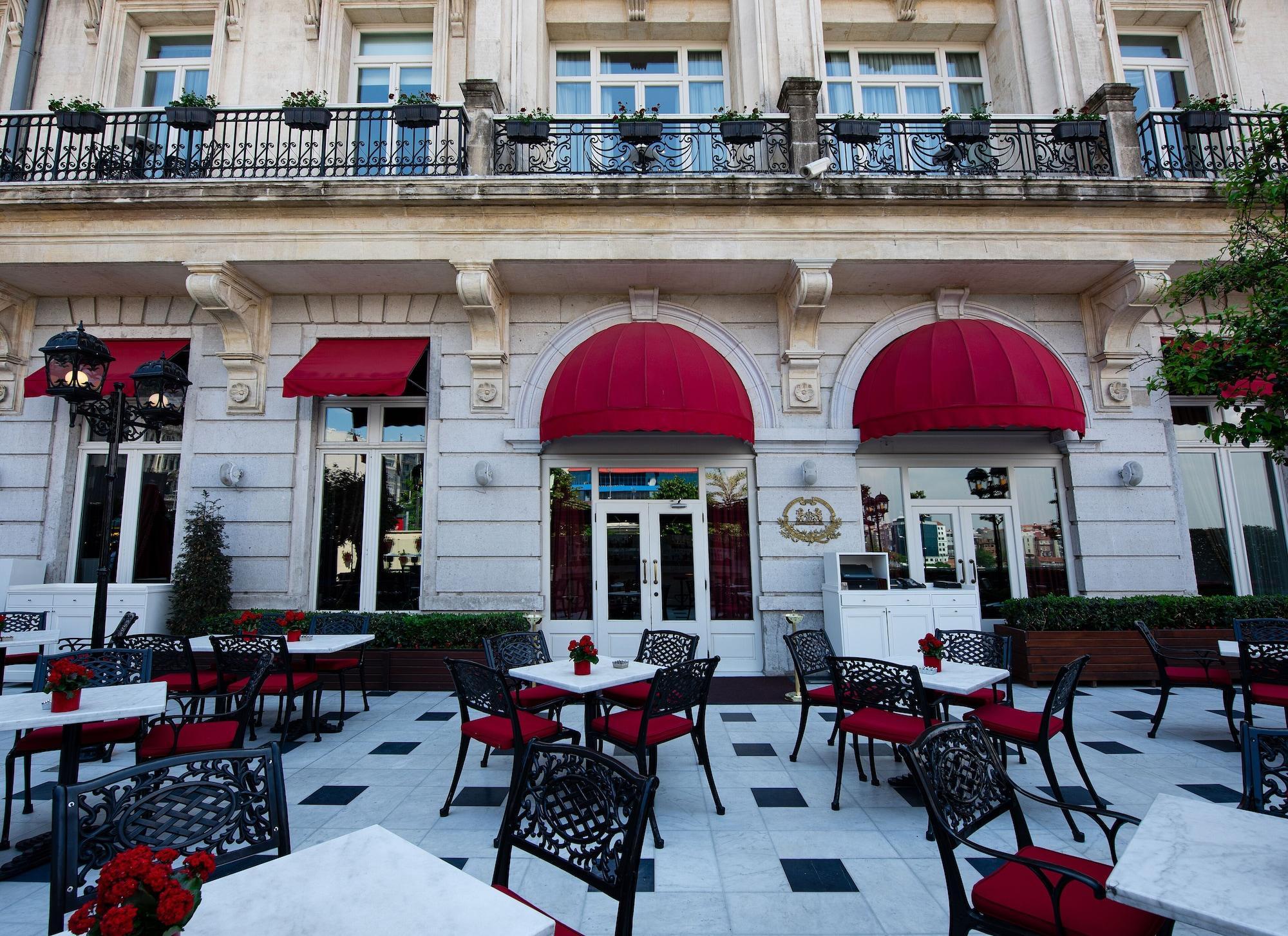 Pera Palace Hotel Istanbul Exterior foto The hotel's café
