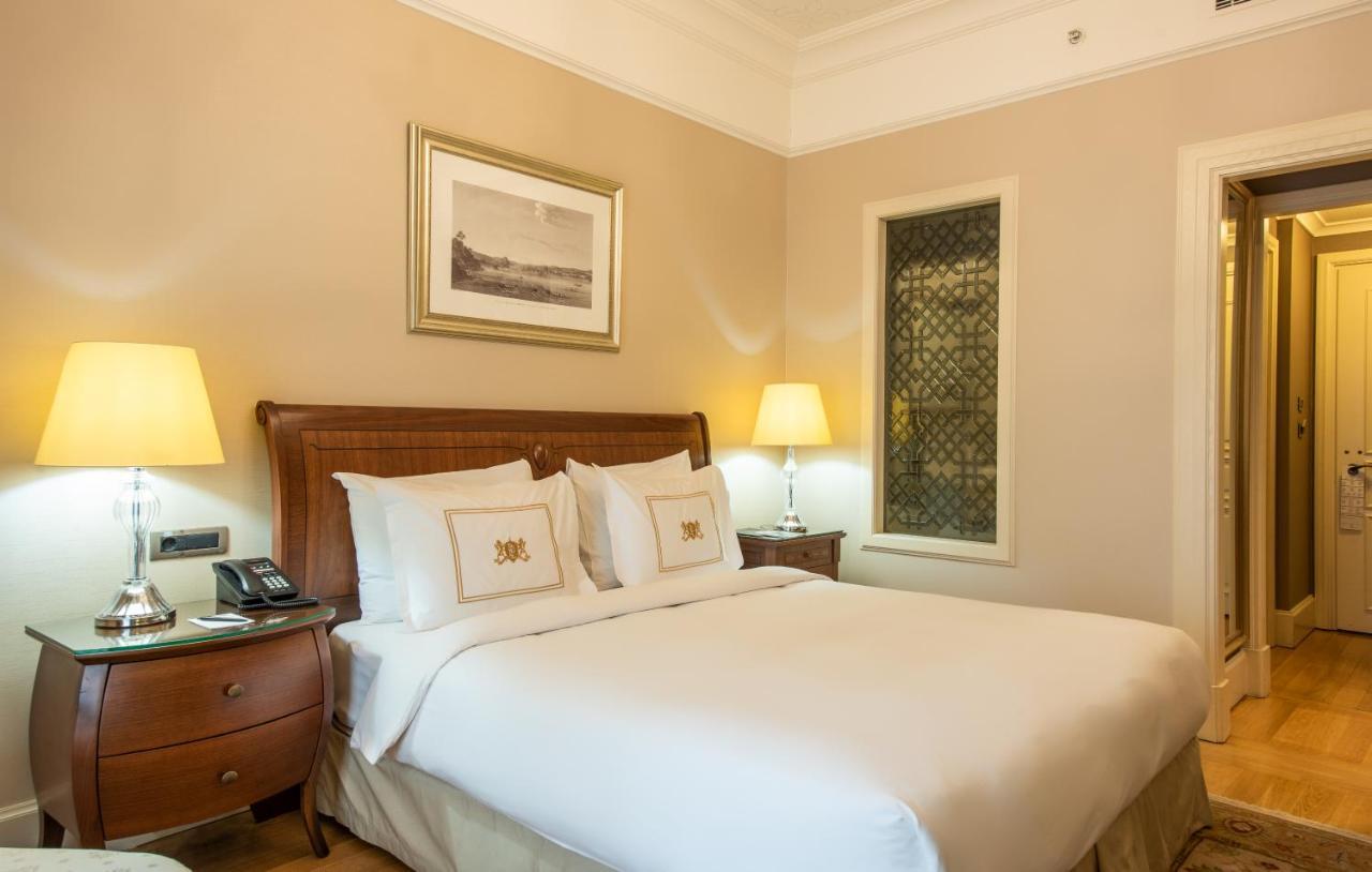 Pera Palace Hotel Istanbul Exterior foto A bedroom at the hotel