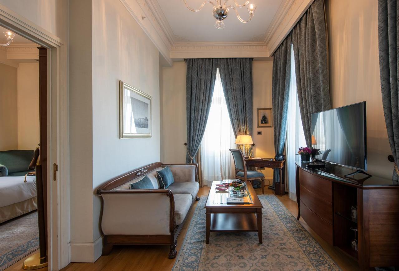 Pera Palace Hotel Istanbul Exterior foto A suite at the hotel