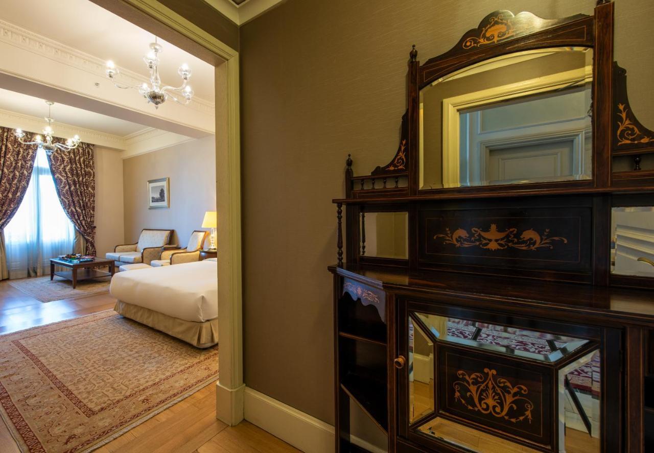 Pera Palace Hotel Istanbul Exterior foto A room at the hotel